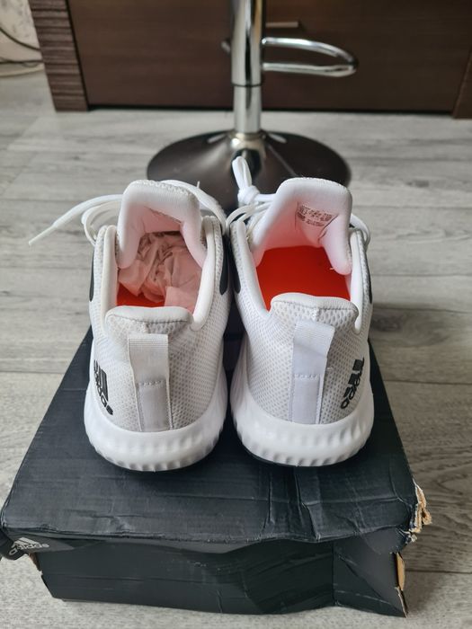 Продам кроссовки адидас оригинал