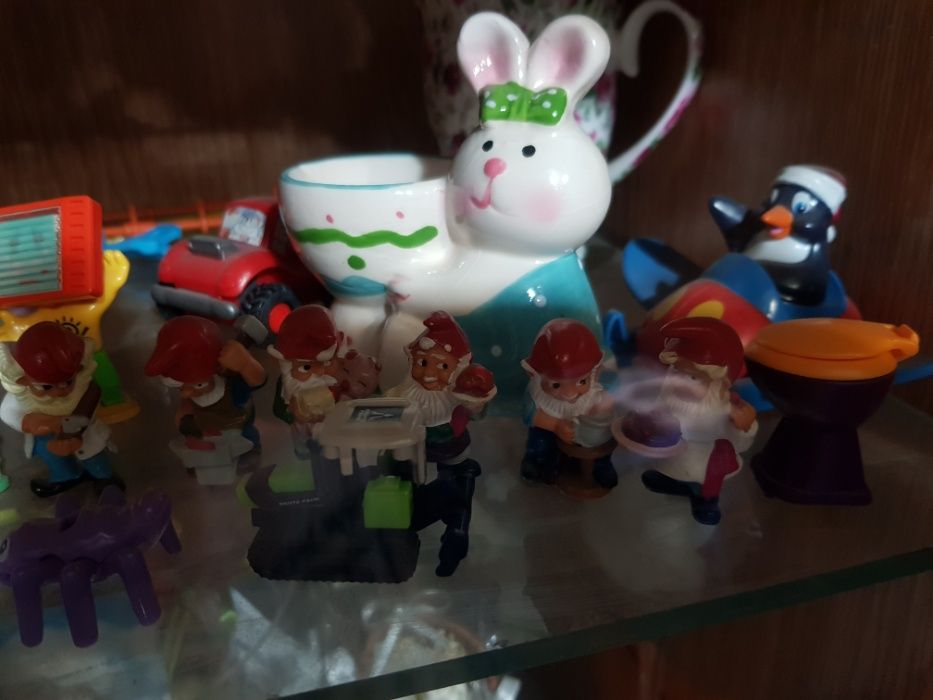 Продавам фигурки от киндер