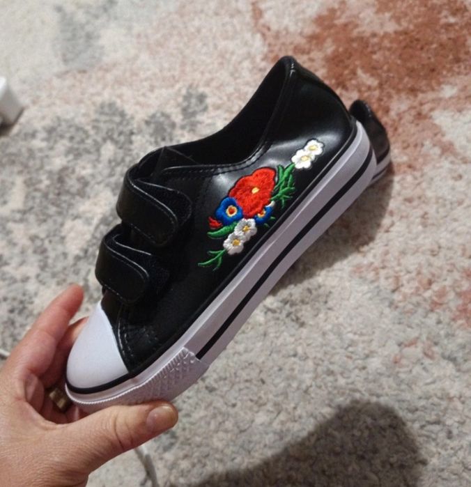 Tenesi cu scai pentru fetițe marimea 29