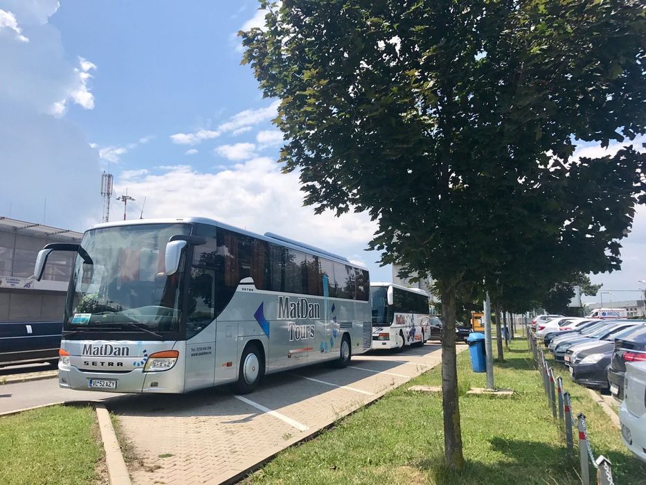 Inchirieri autocar, microbuz, van (8+1) locuri