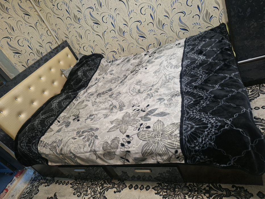 Спальная кровать с шкафом.сделано на заказ.Б.У.