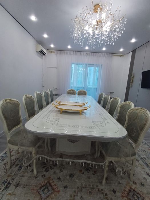Стол и стулья продается