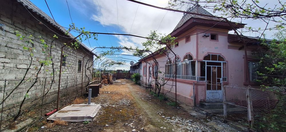 Casă de vanzare la Raciu
