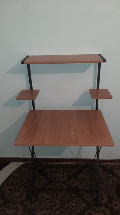 Стол компьютерный лёгкий