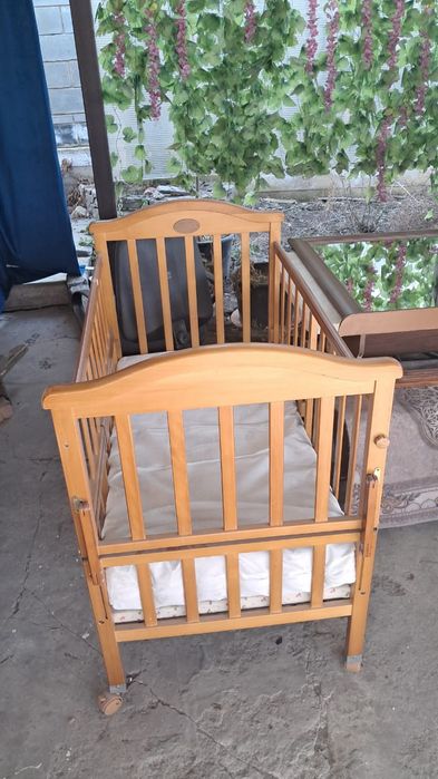 Манеж, телевизор, диван,камод продам мебель б/у