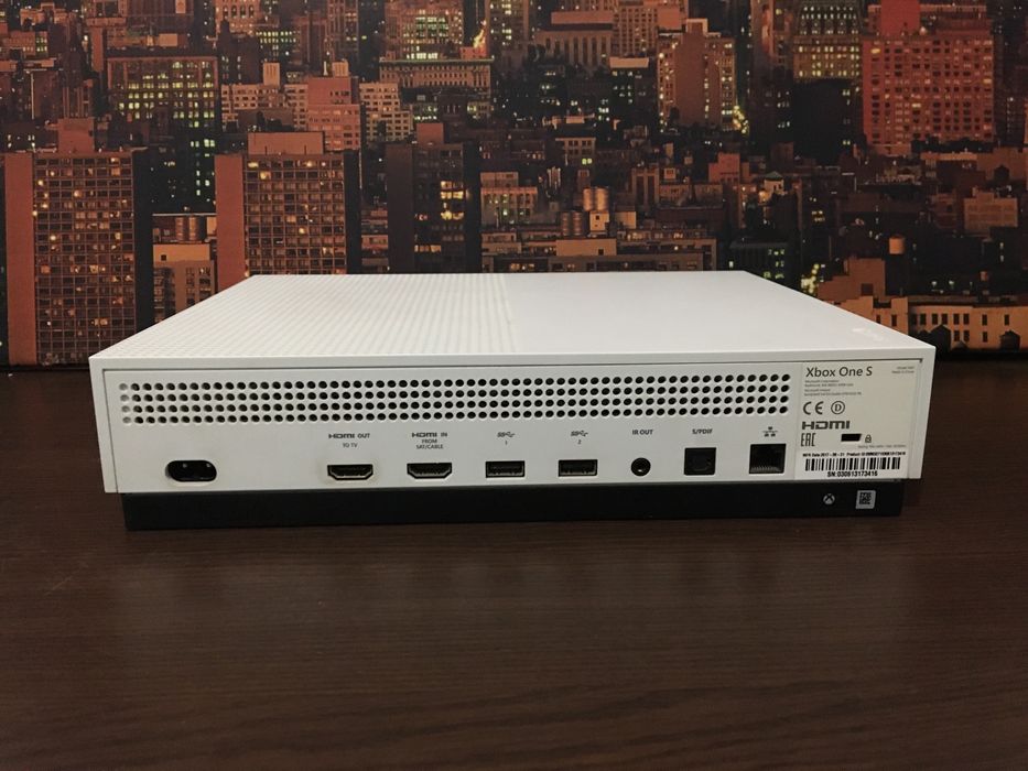 Microsoft Xbox One S 500 GB Controler Alb Cutie Accesorii