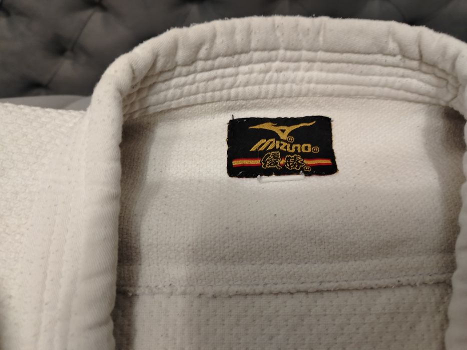 Спортивное кимоно для дзю-до.