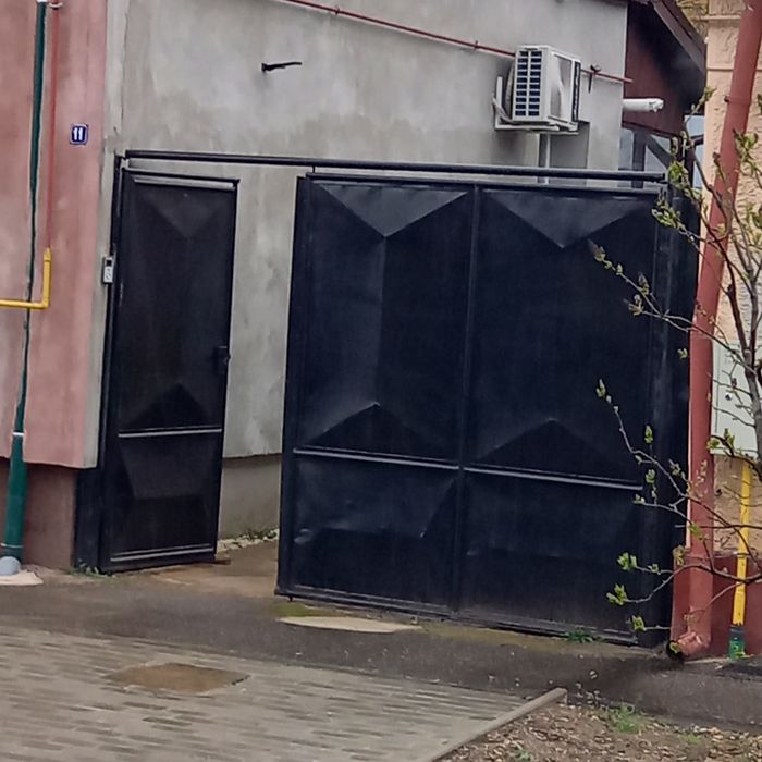 Poarta metalica acces auto