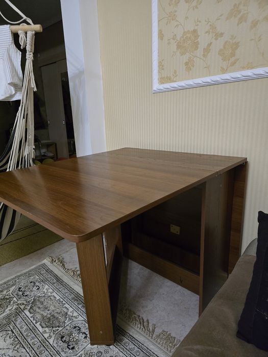 Продам стол книжку