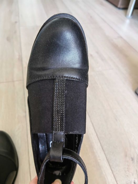 Дамски обувки с нисък ток