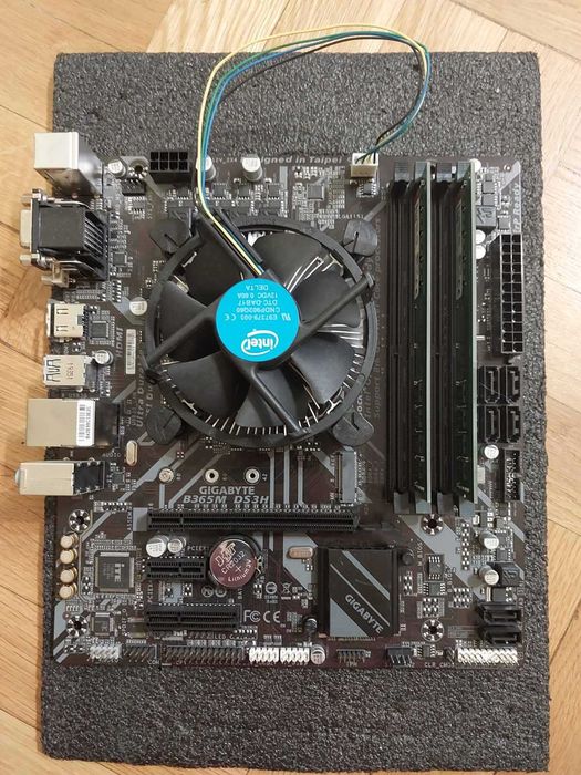 Intel i5 8400 + Gigabyte B365M DS3H + 16GB 2400Mhz CL17 Kingston KVR