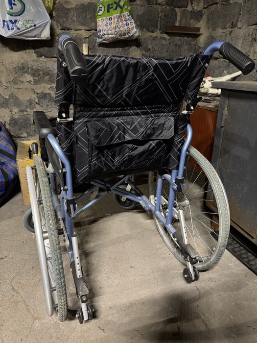 Продам взрослое инвалидное кресло.