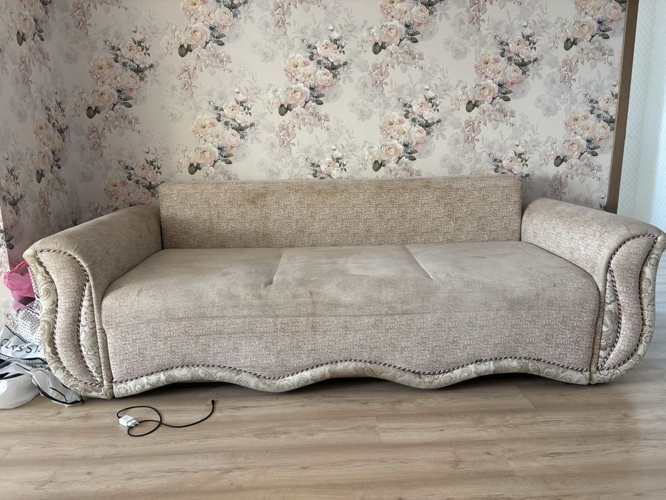 Диван очень  в хорошем состоянии