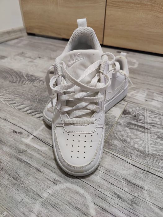 Adidasi Nike, marimea 35.5