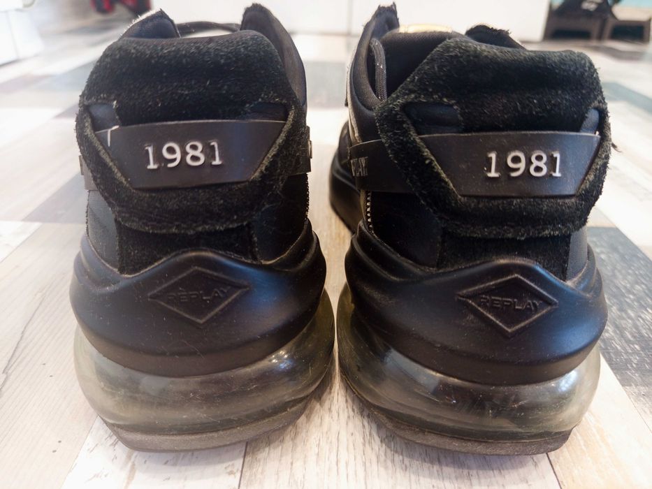 Pepe jeans и Replay - два чифта обувки