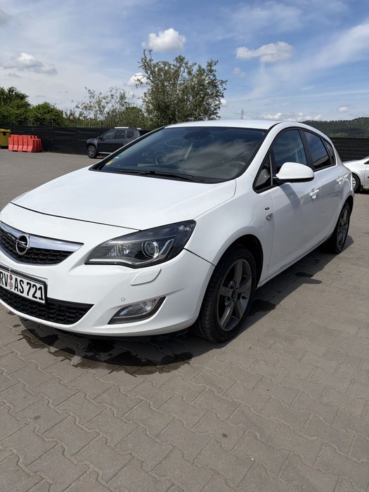 De vanzare Opel astra J