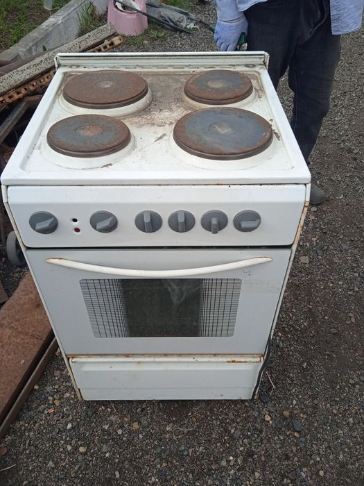 Продам б/у электрическую печь