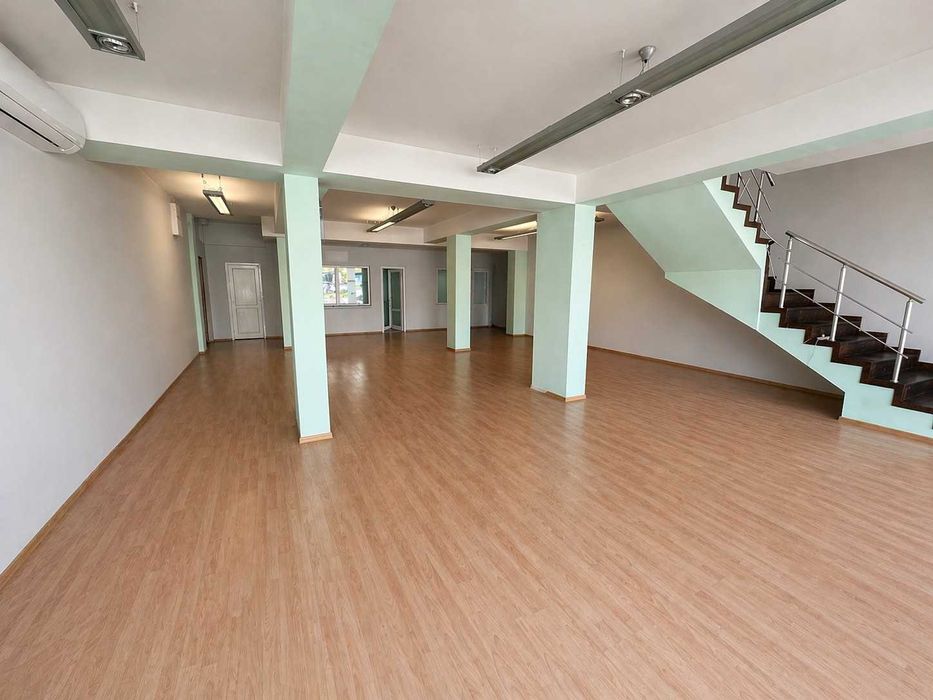 Магазин с голяма витрина в гр.Пловдив - кв. Каменица 1