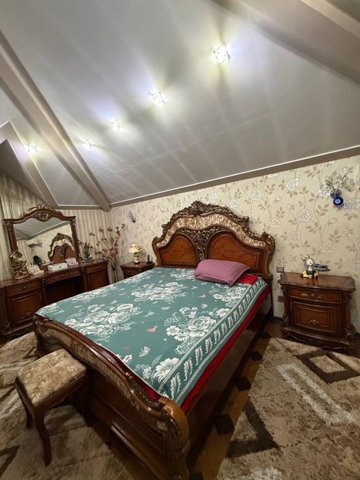 Продам почти новую спальный гарнитур