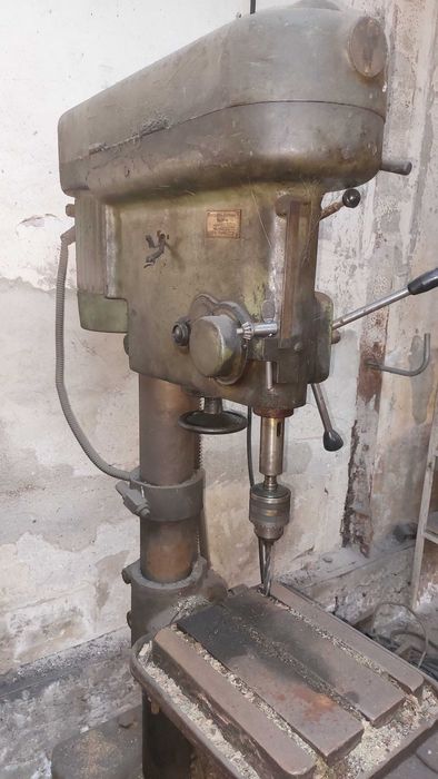 Настолна пробивна бормашина