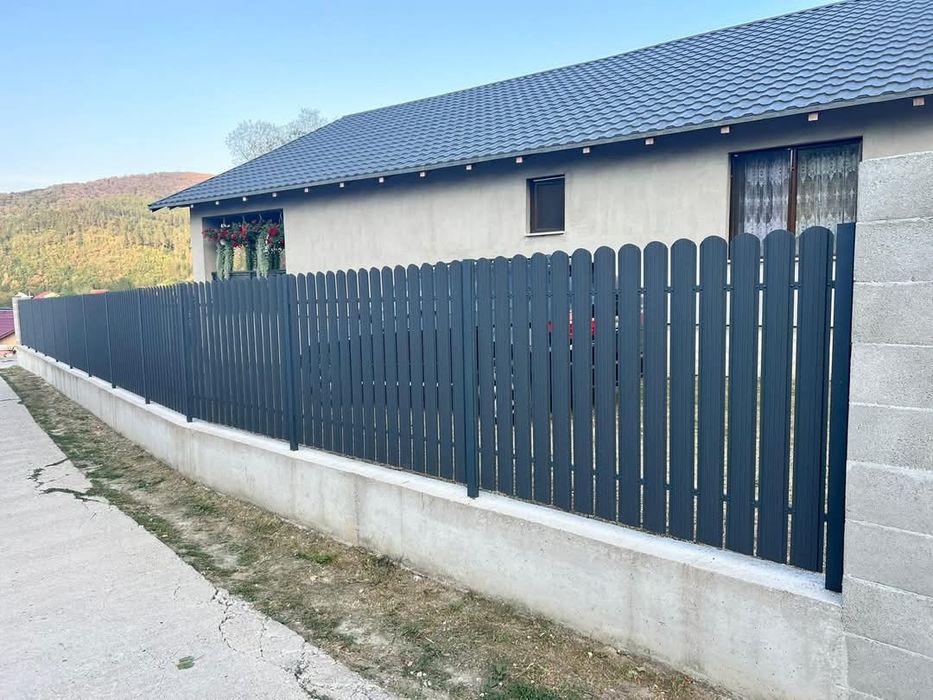 Construim garduri din panouri tip jaluzea, tabla cutata, plasa bordurata, sipca metalica