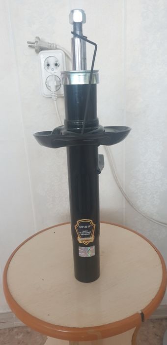 Стойки передние  Фольксваген Джетта