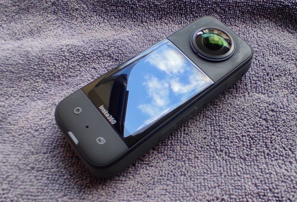 Insta 360 x3 + аксесоари, екшън камера 360 градуса