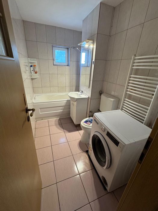 Inchiriere apartament 4 camere ,decomandat ,centrala gaz Confecții