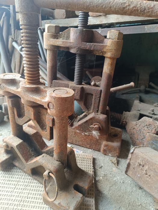 Тисы (зажим) для труб