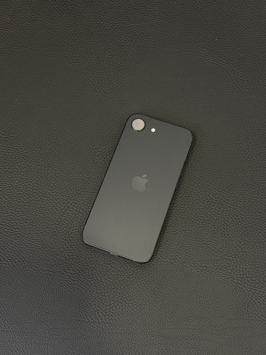 iPhone 16e - 46 цикъла