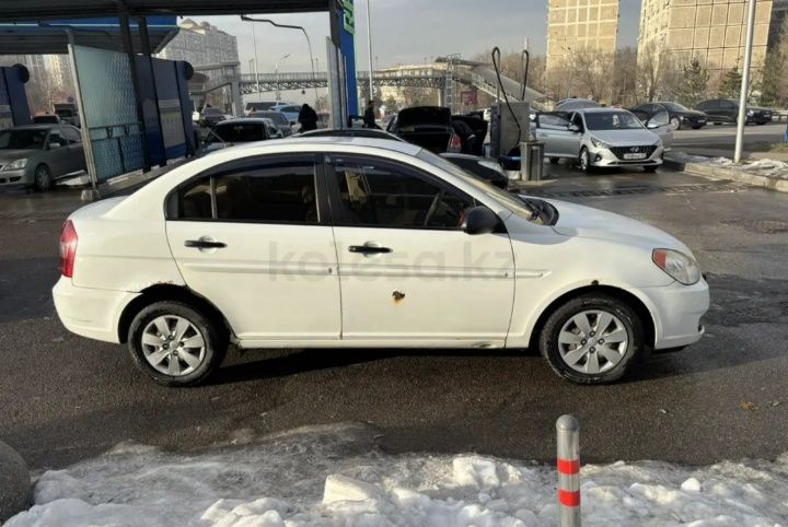 Продаю машину Хундай 2008 год