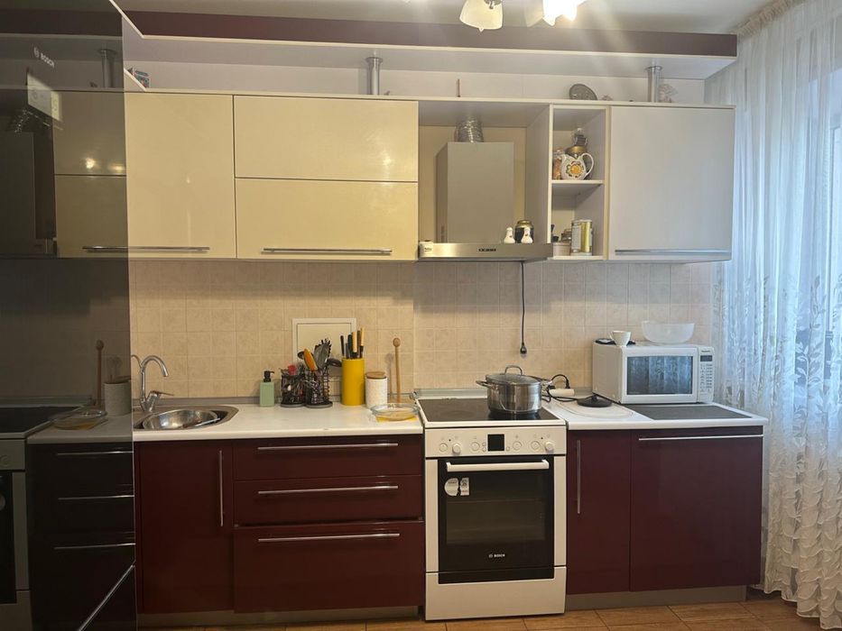 Кухонный гарнитур и плита