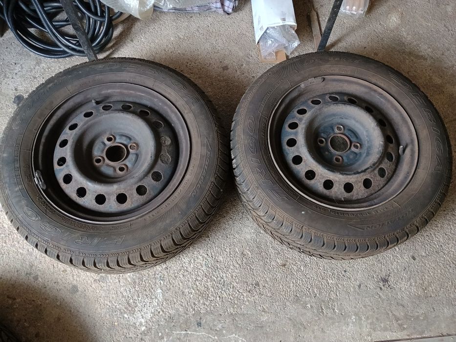 Зимни гуми 195/65/15 с джанти 4 броя 15  4x100 Toyota
