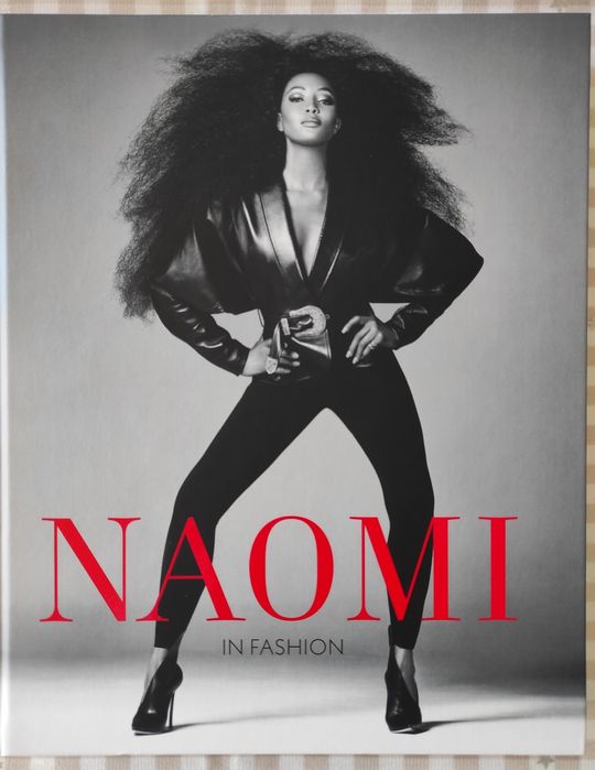 Книга на английски език:  Naomi in Fashion