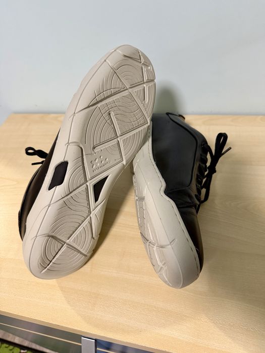 Продавам кожени сникърси Badura