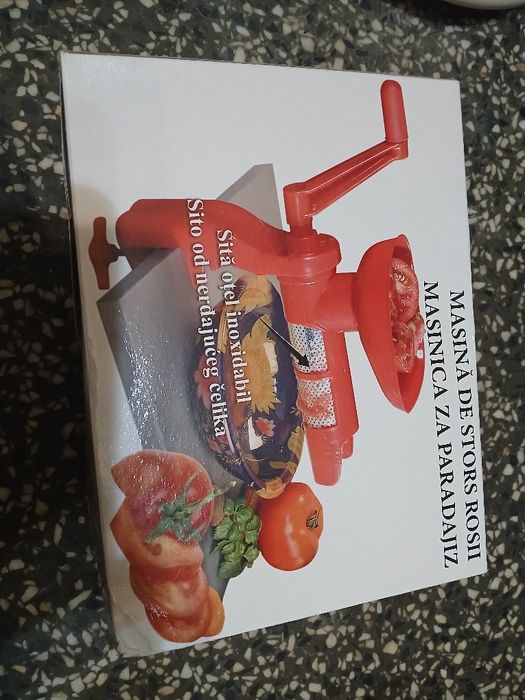 Продавам ръчна доматомелачка