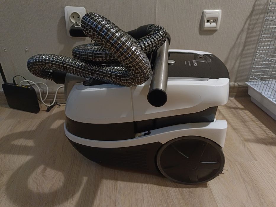 Пылесос. Влажная и сухая уборка