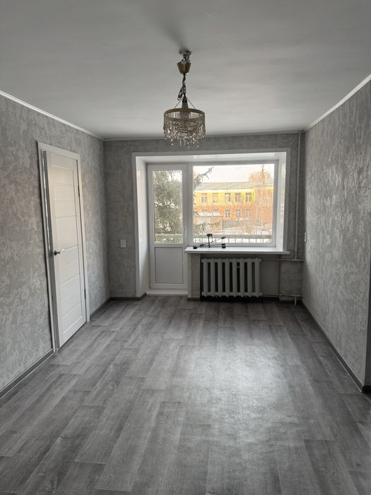 Продам 2 комнатную квартиру в центре города.