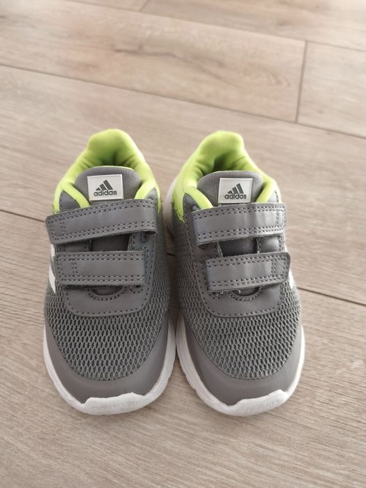 ADIDAS маратонки №24