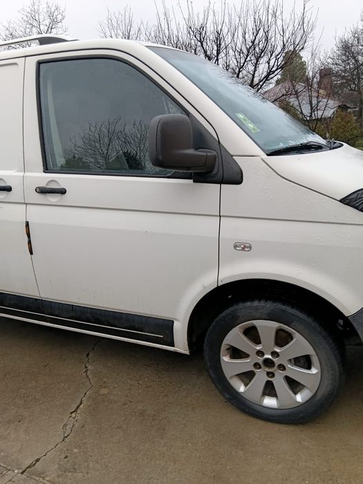 Vând  autoutilitaraT5