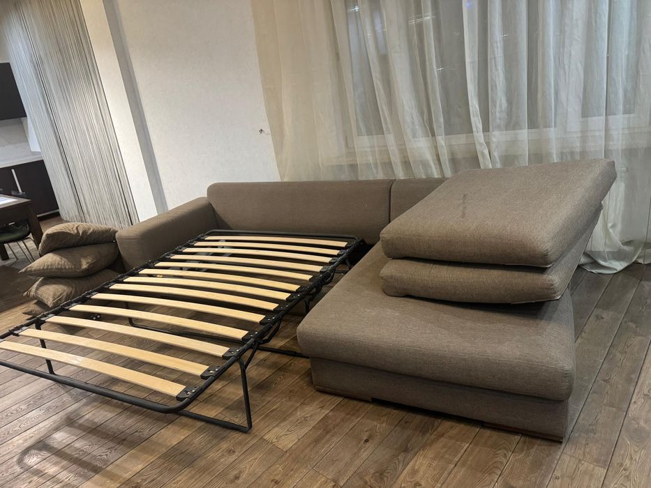 Угловой диван в рабочем состоянии