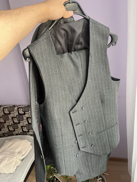 Продам костюм тройки