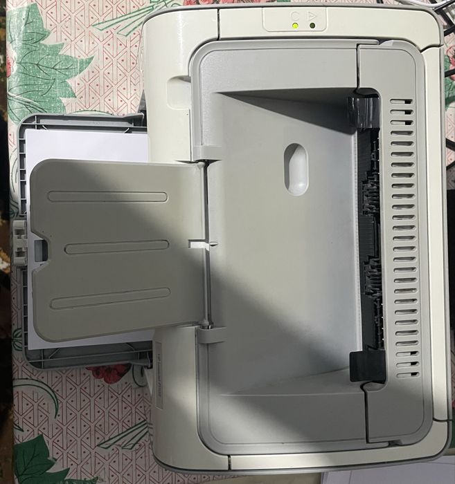 HP LaserJet P1102 (Ideal holatda, barcha kabellari bilan)