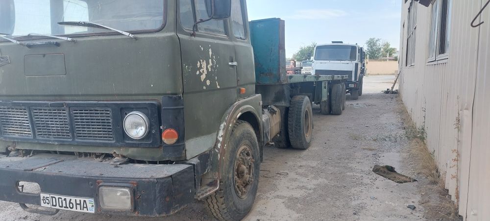 Maz moshina sotiladi