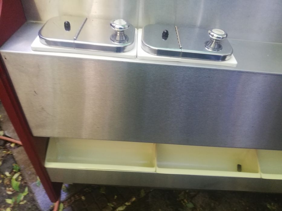 Сладоледена витрина