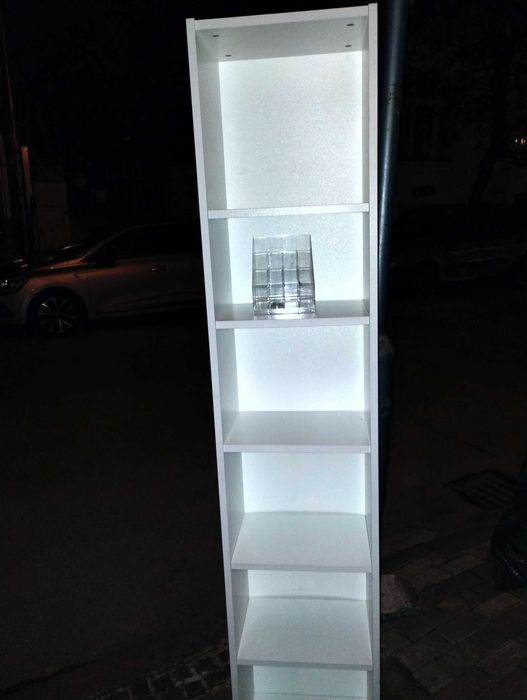 Продавам библиотеки/стелажи/ бели, ПДЧ, 18 мм, в наличност 2 броя