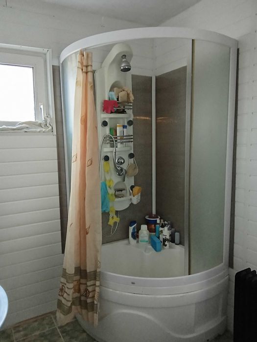 Cabină de duș cu cădiță