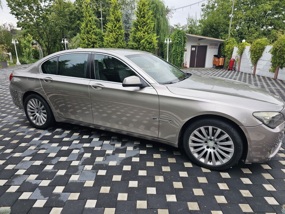 Autoturism - BMW 730   F01