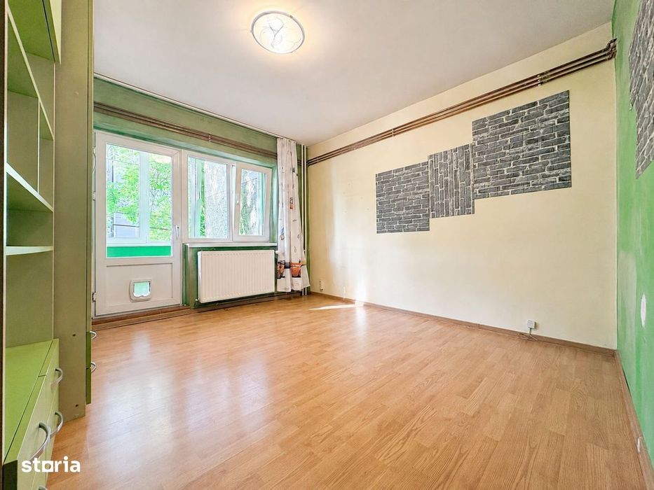 3 camere decomandat, etaj 1, centrală proprie, 2 balcoane + logie