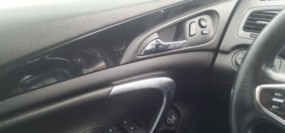 Продавам опел инсигния